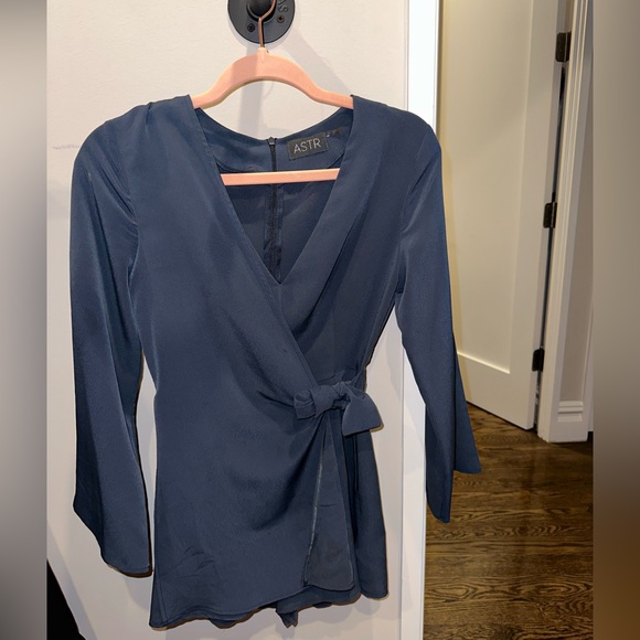 ASTR Navy Tie Side Romper XS - Picture 2 of 3